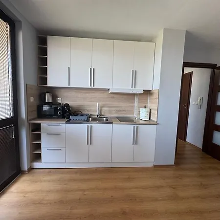 2-6 Royal Park *