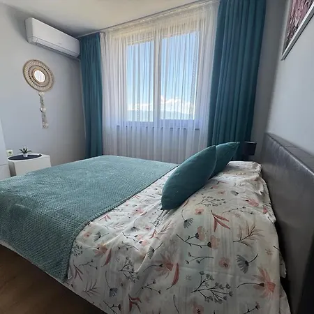 2-6 Royal Park * בנסקו