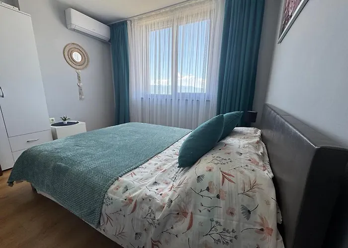 2-6 Royal Park * בנסקו